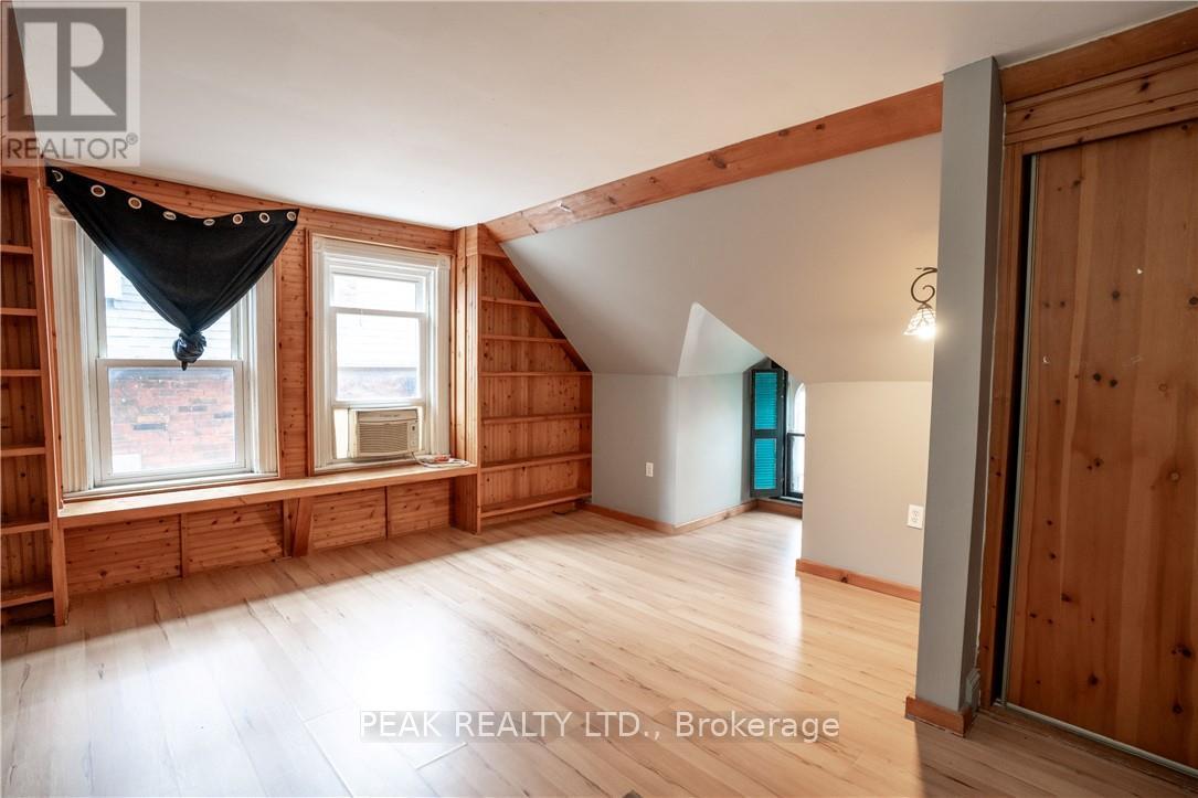 127 East Avenue S Property Photo 17