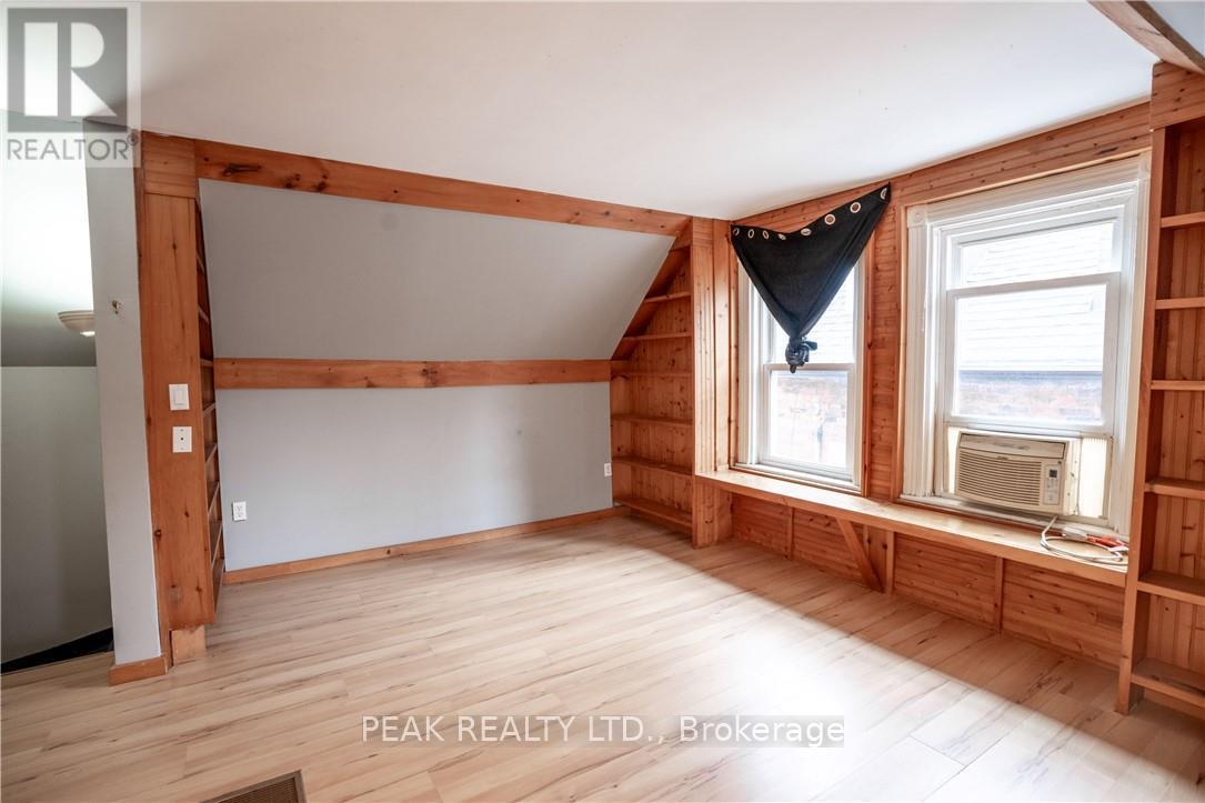 127 East Avenue S Property Photo 18