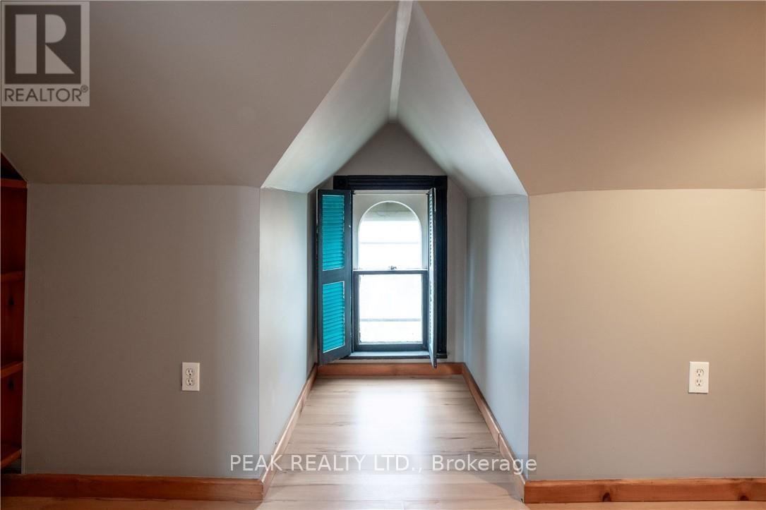 127 East Avenue S Property Photo 19
