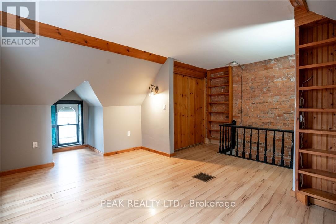 127 East Avenue S Property Photo 20