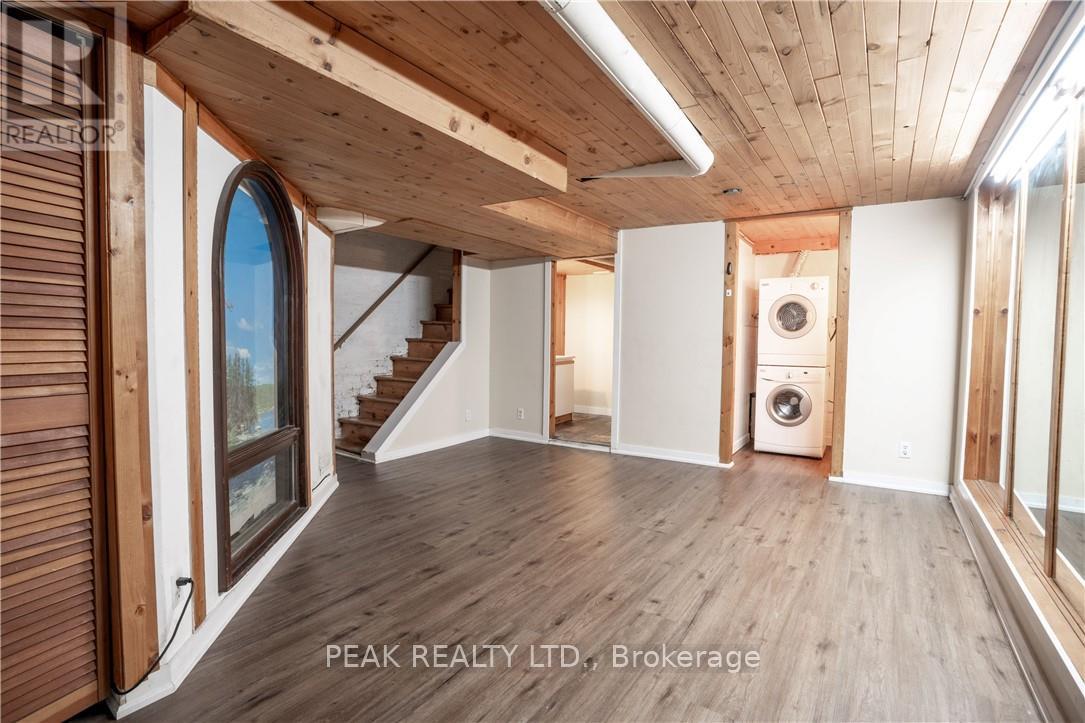 127 East Avenue S Property Photo 22