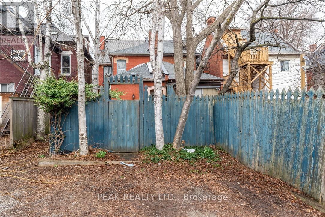 127 East Avenue S Property Photo 33