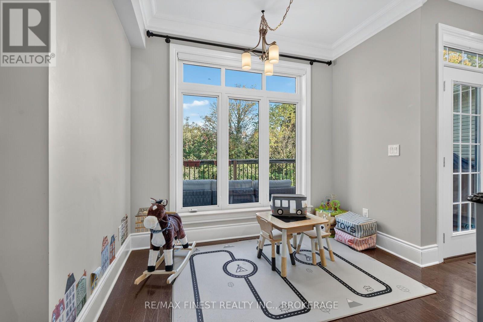 589 Fieldstone Drive Property Photo 12