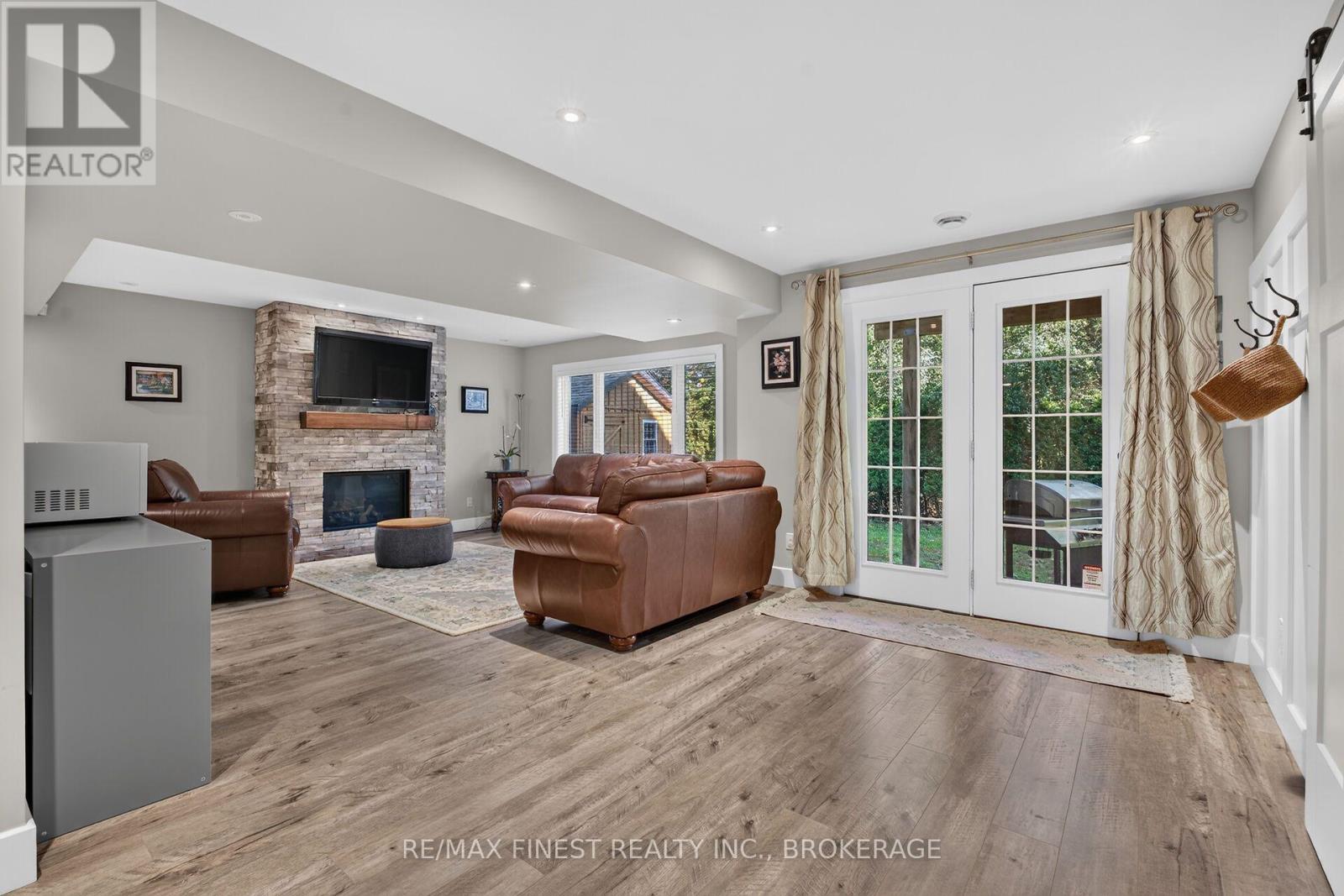 589 Fieldstone Drive Property Photo 31
