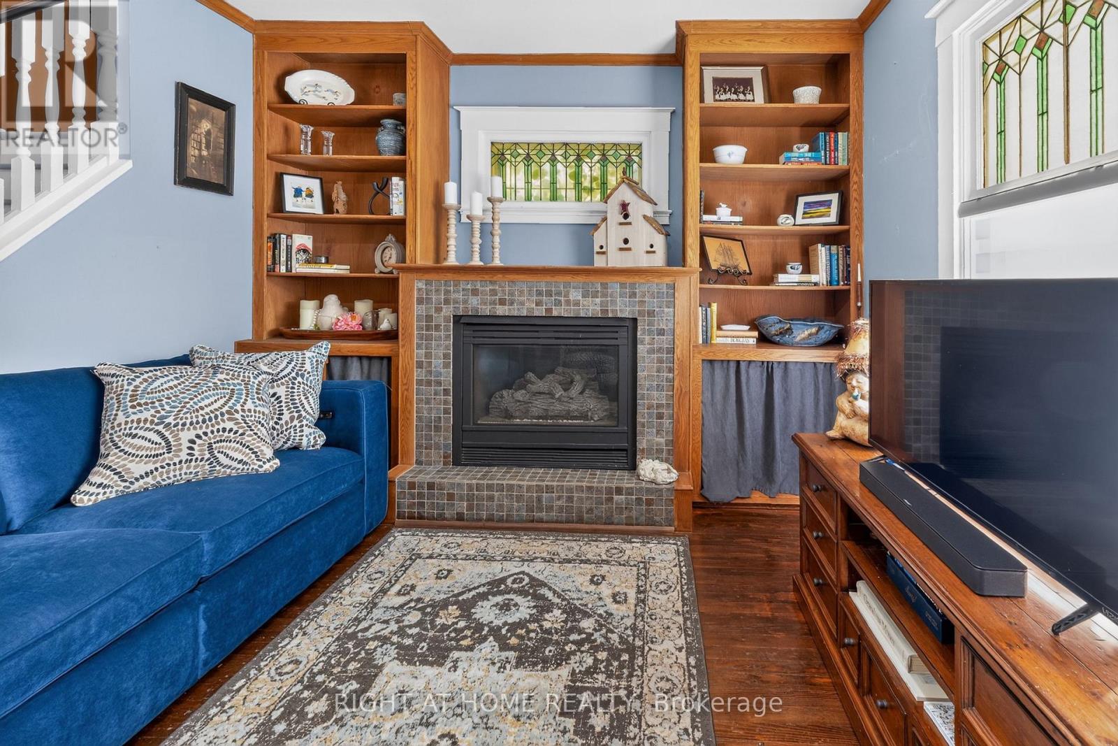 327 Wellington Street Property Photo 7
