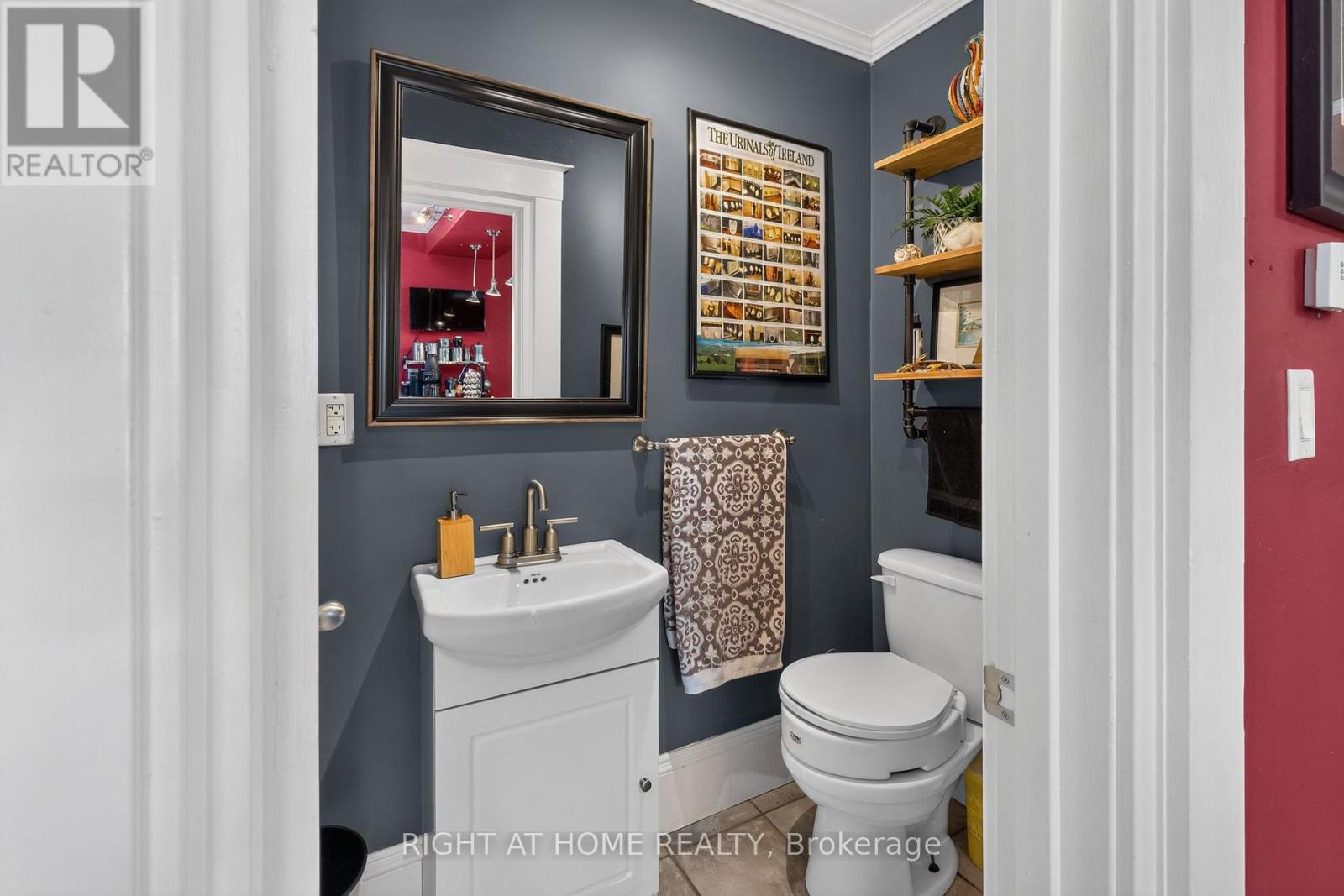 327 Wellington Street Property Photo 16