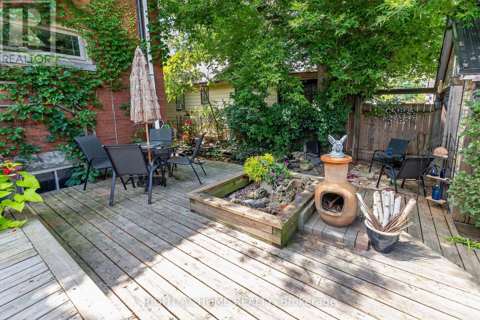 327 Wellington Street Property Photo 35