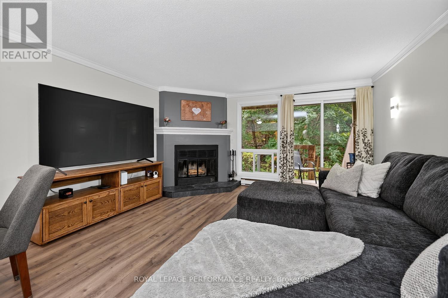 A - 6812 Jeanne D'arc Boulevard N Property Photo 4