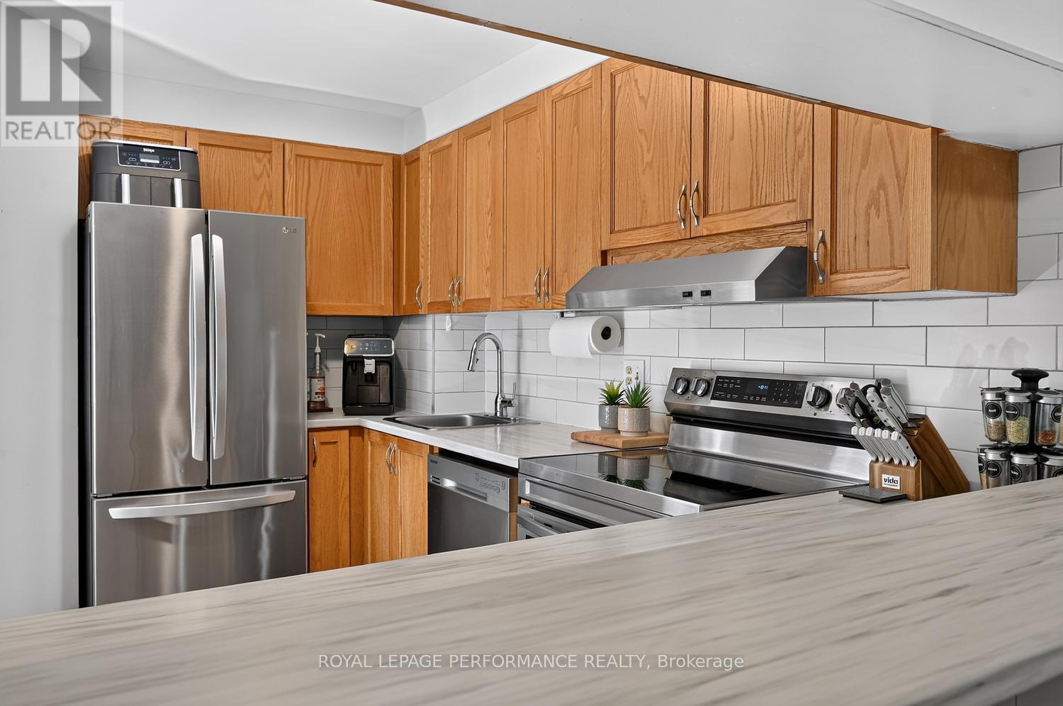 A - 6812 Jeanne D'arc Boulevard N Property Photo 11