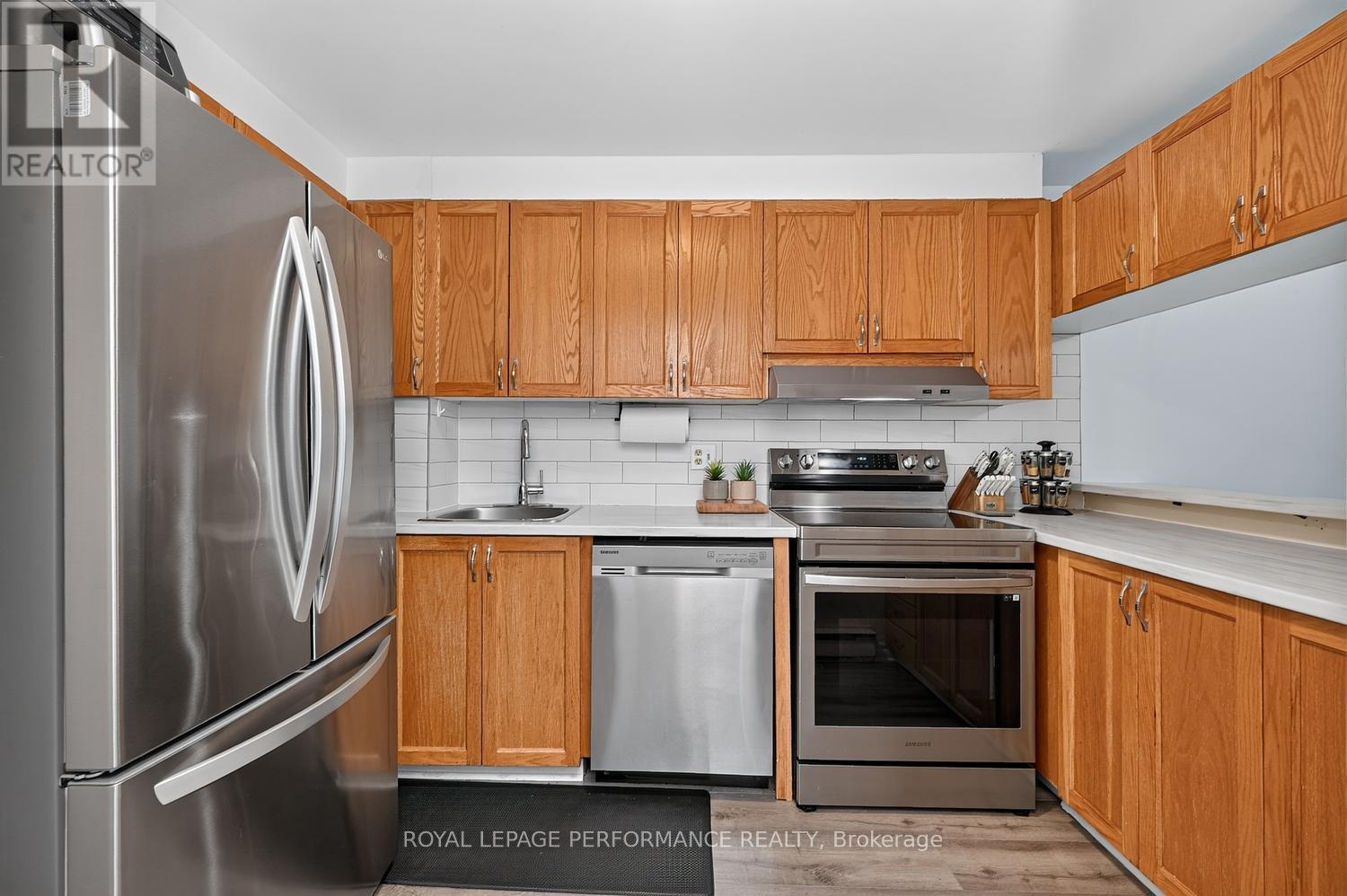 A - 6812 Jeanne D'arc Boulevard N Property Photo 12