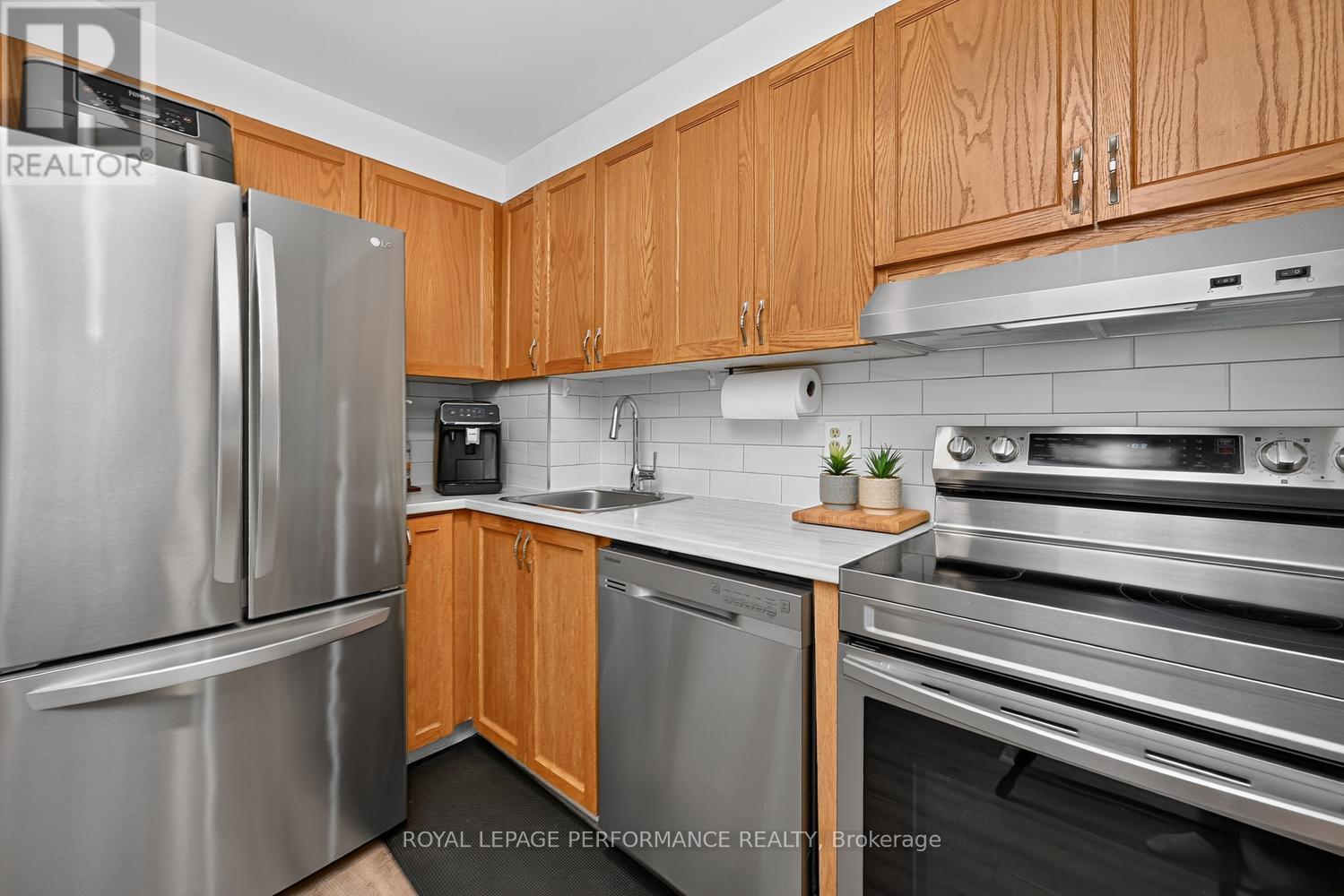 A - 6812 Jeanne D'arc Boulevard N Property Photo 13