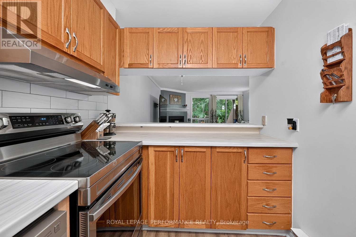 A - 6812 Jeanne D'arc Boulevard N Property Photo 15