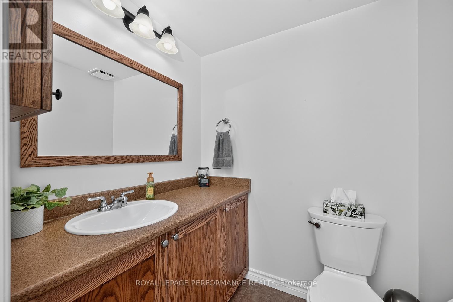 A - 6812 Jeanne D'arc Boulevard N Property Photo 16