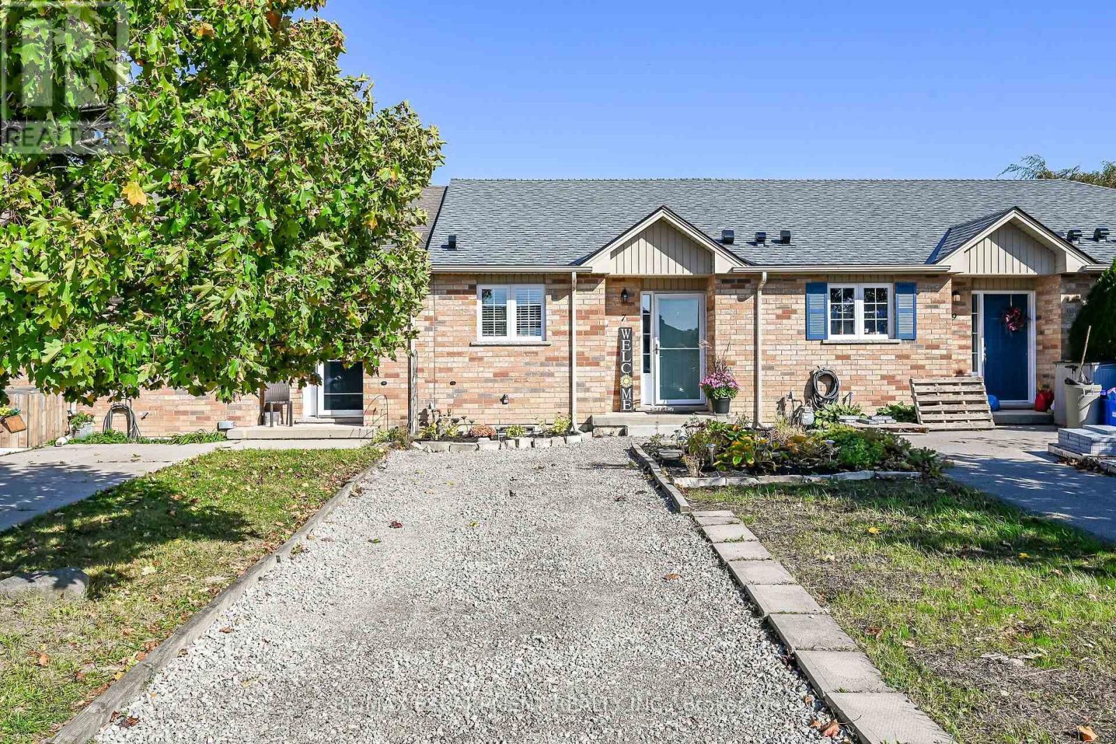 7 Powell Lane Property Photo 1