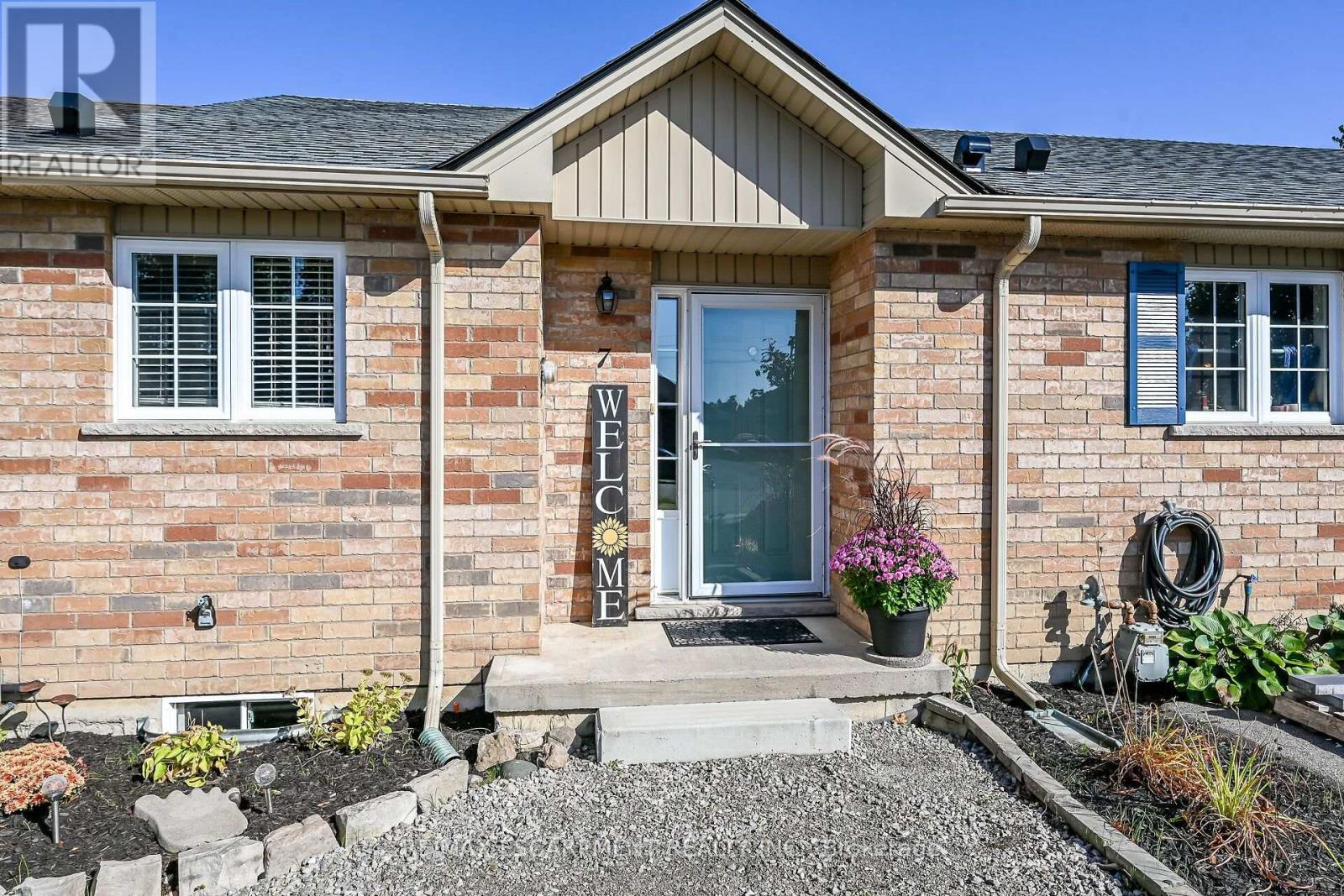 7 Powell Lane Property Photo 4