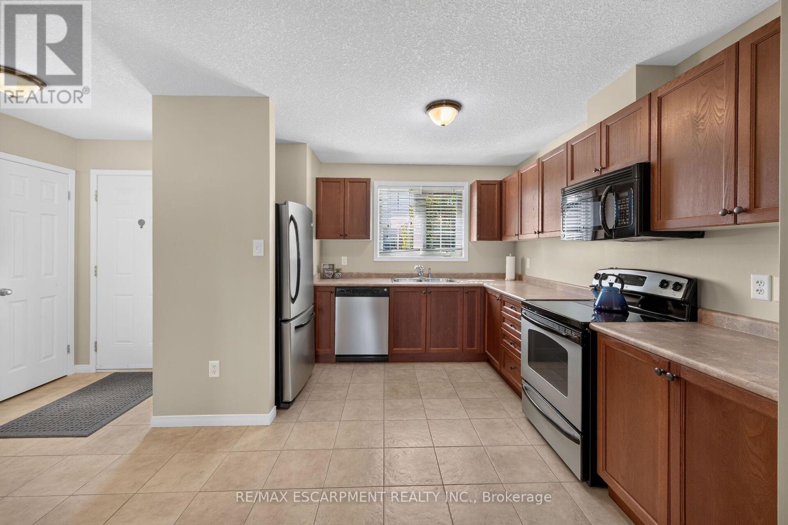 7 Powell Lane Property Photo 9