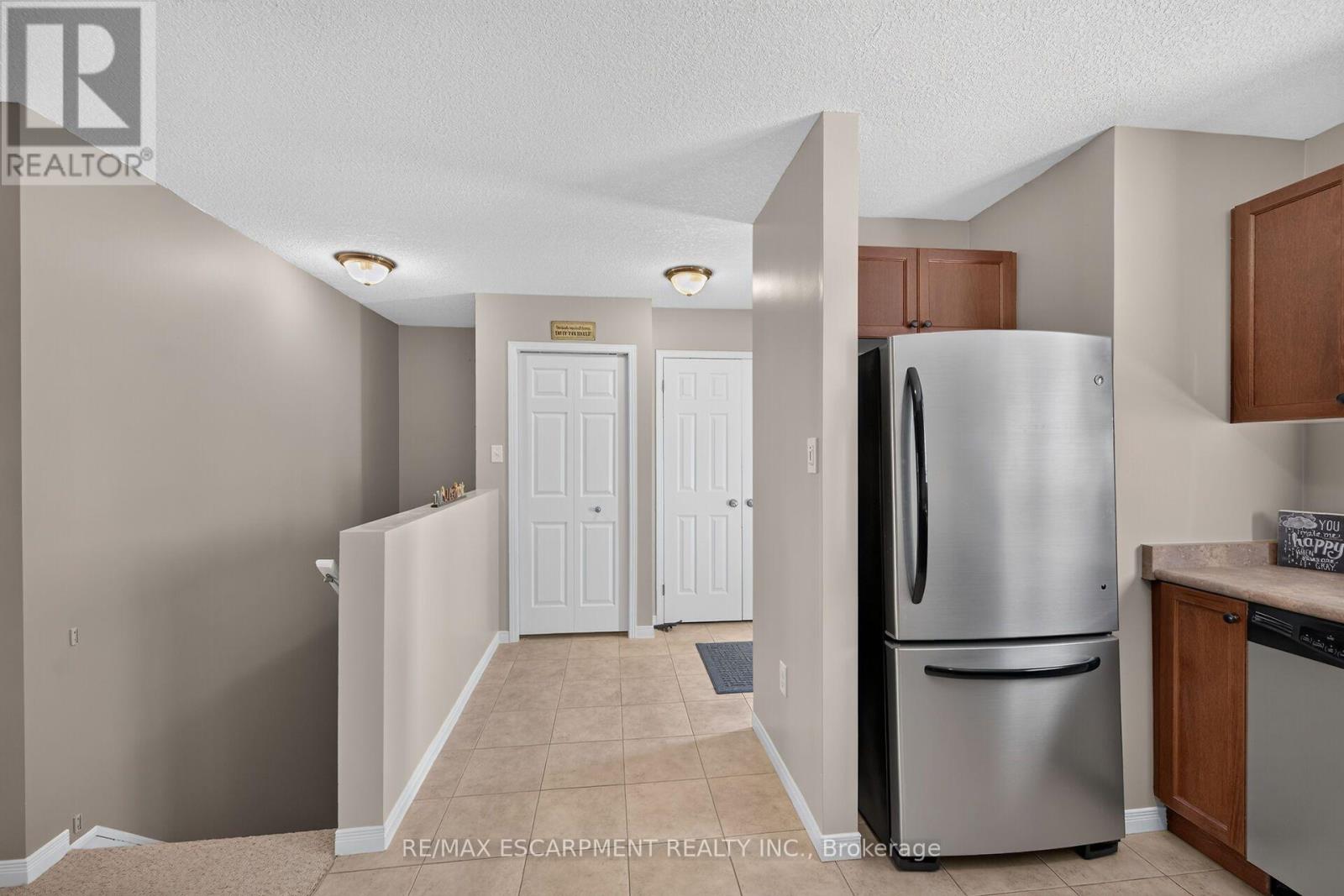 7 Powell Lane Property Photo 11