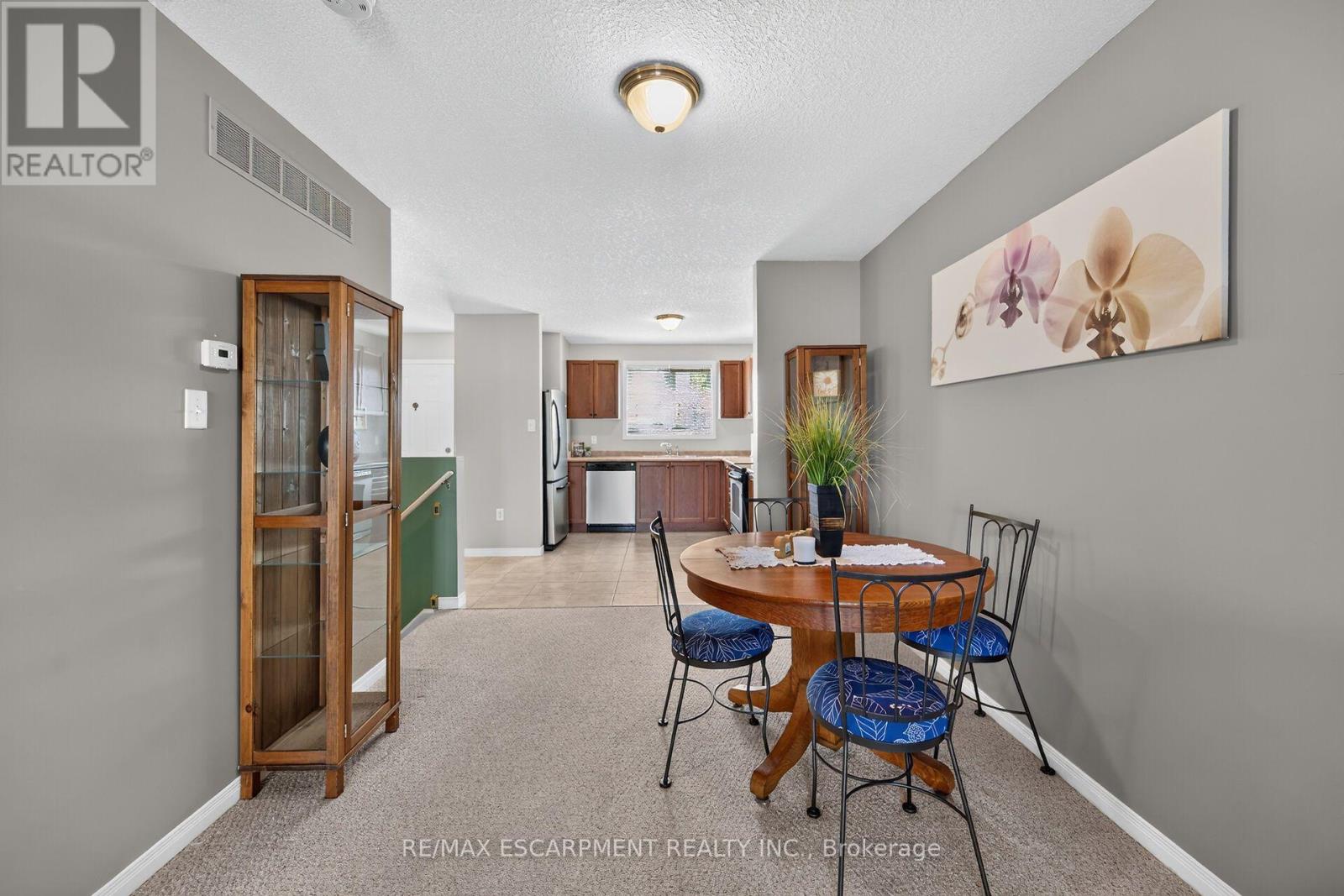 7 Powell Lane Property Photo 15