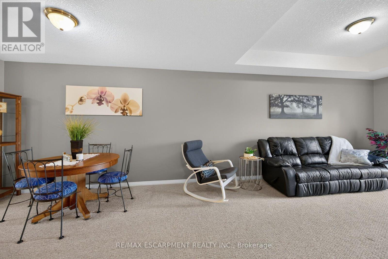 7 Powell Lane Property Photo 20