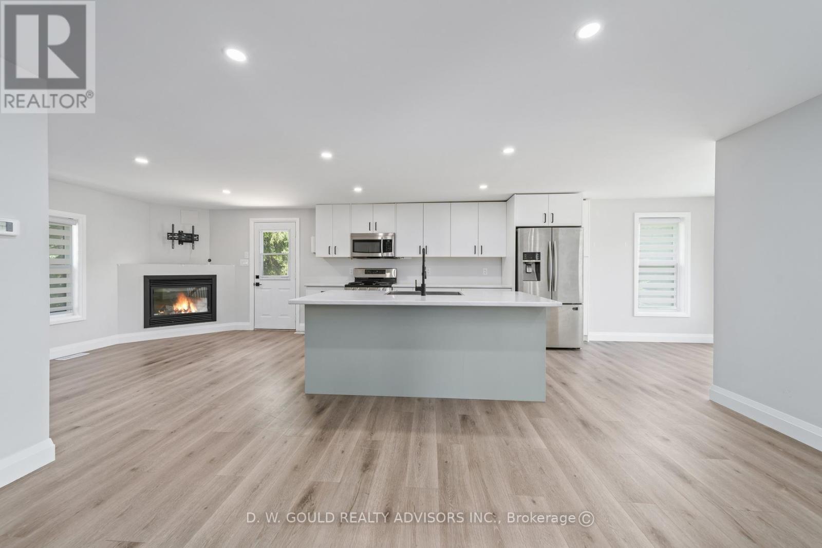 330 William Street Property Photo 12