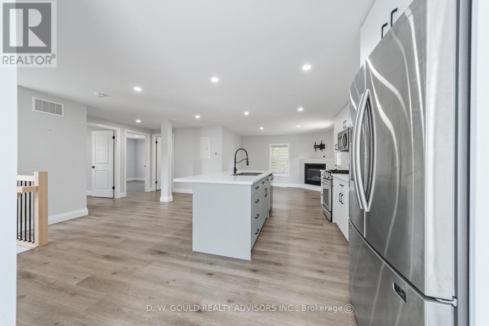 330 William Street Property Photo 15
