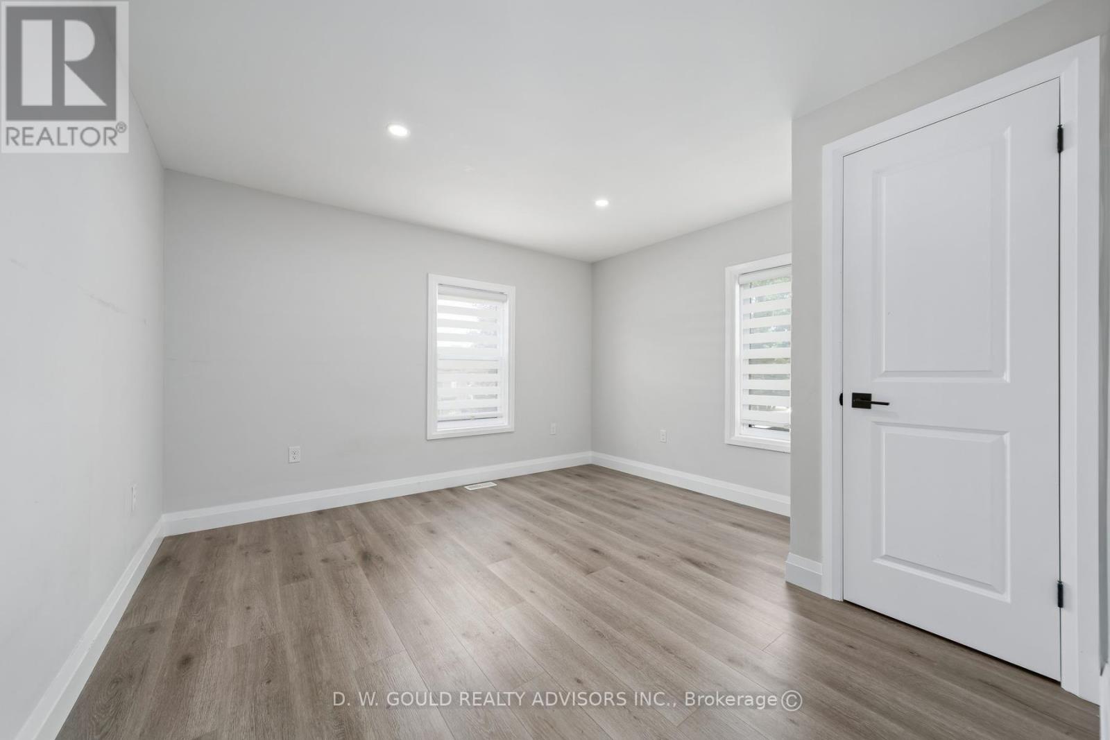 330 William Street Property Photo 19