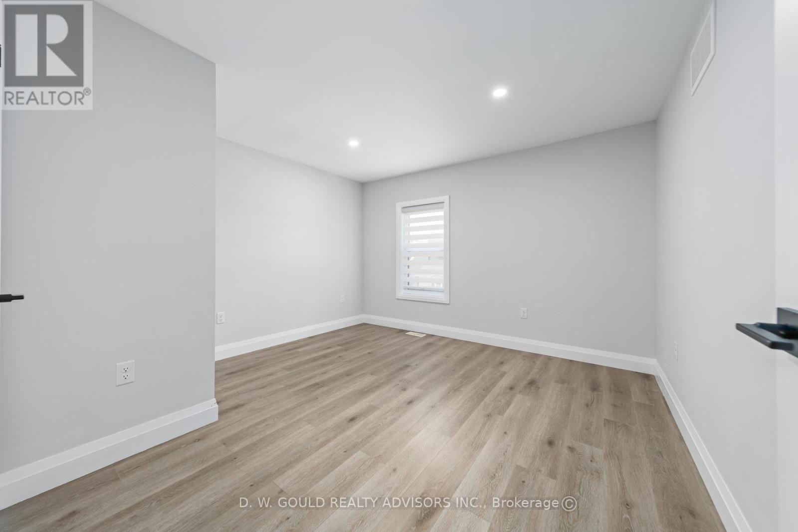 330 William Street Property Photo 21