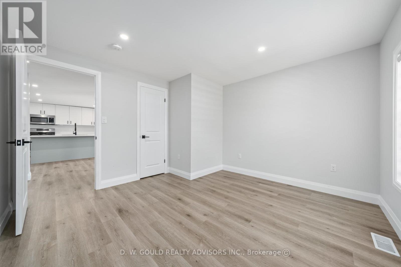 330 William Street Property Photo 22