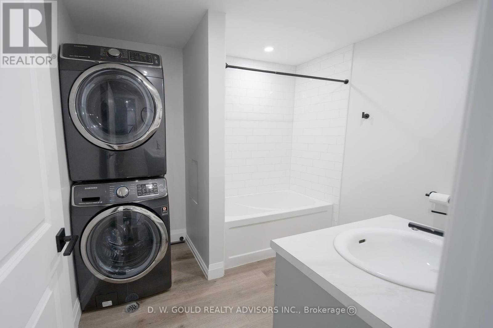 330 William Street Property Photo 23