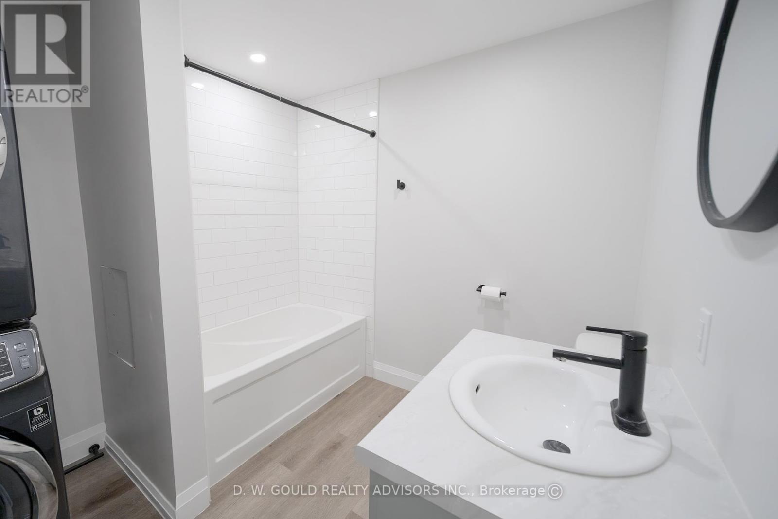 330 William Street Property Photo 24