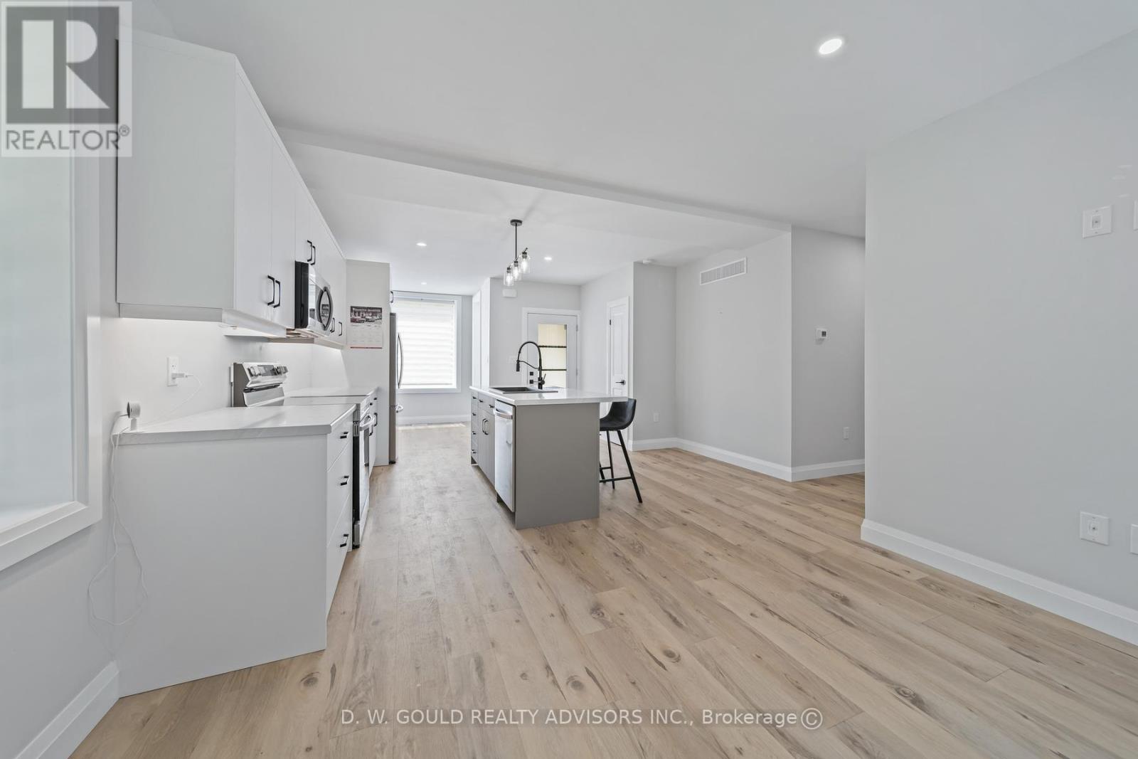 330 William Street Property Photo 30