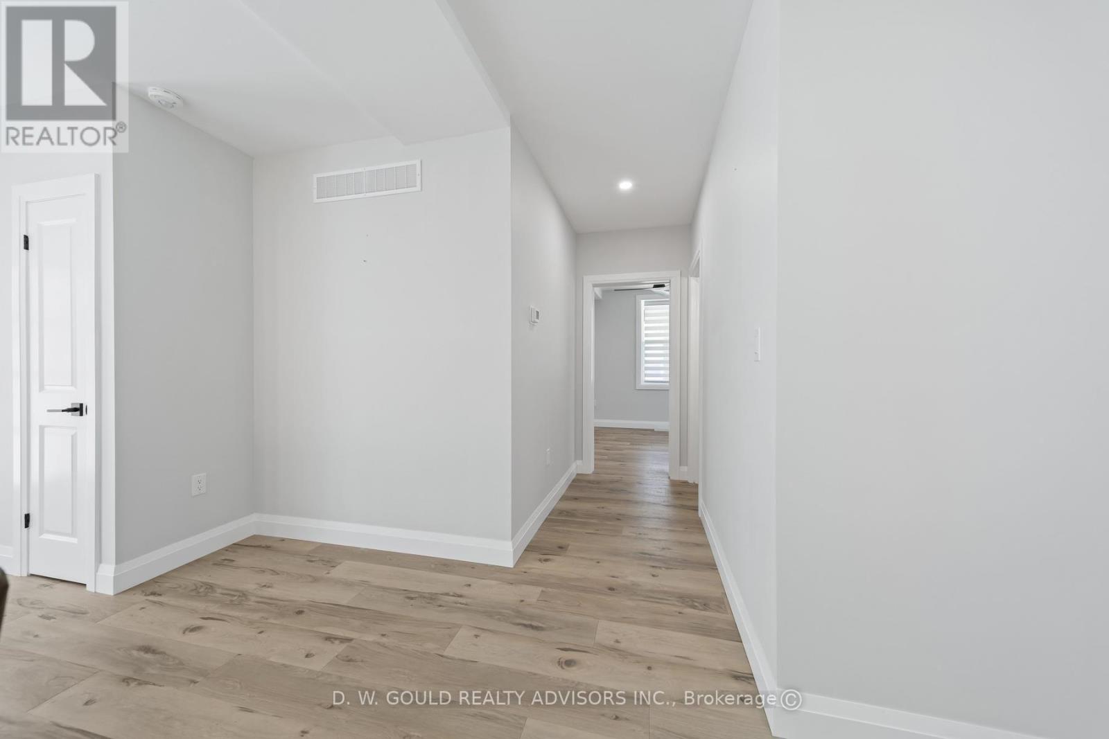 330 William Street Property Photo 31
