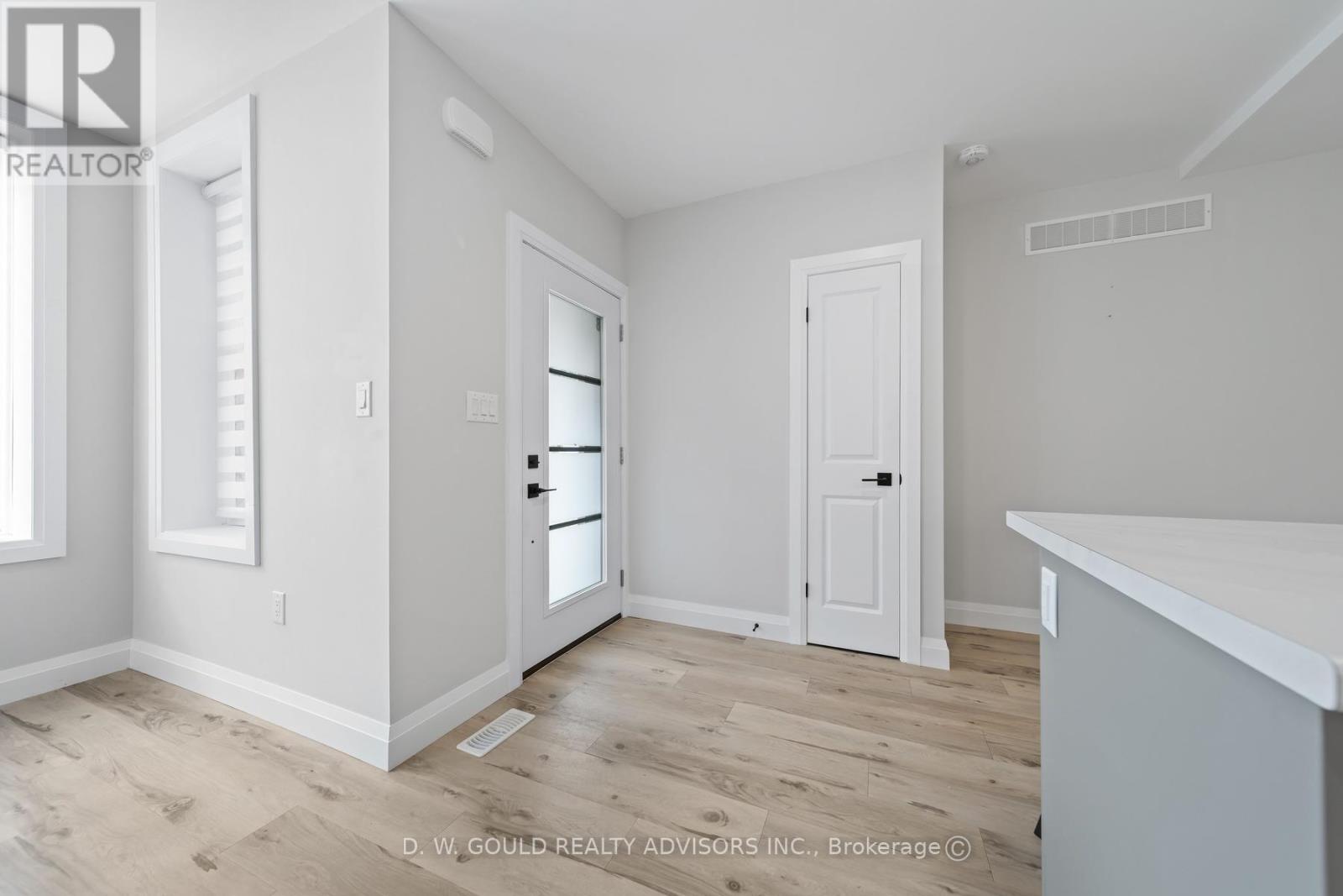 330 William Street Property Photo 36