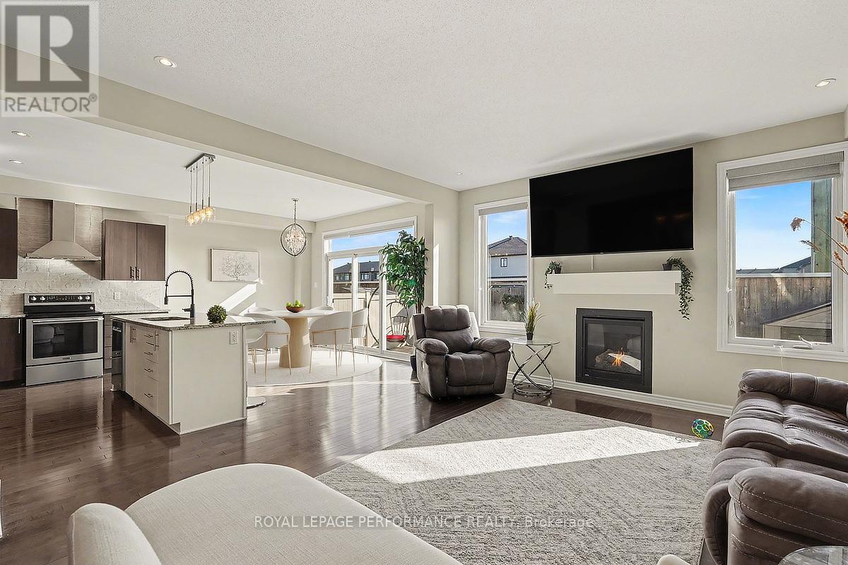 504 Yellow Birch Street Property Photo 3