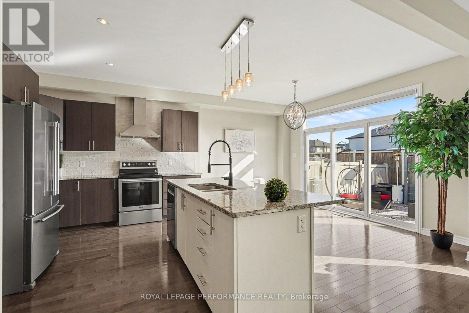504 Yellow Birch Street Property Photo 7