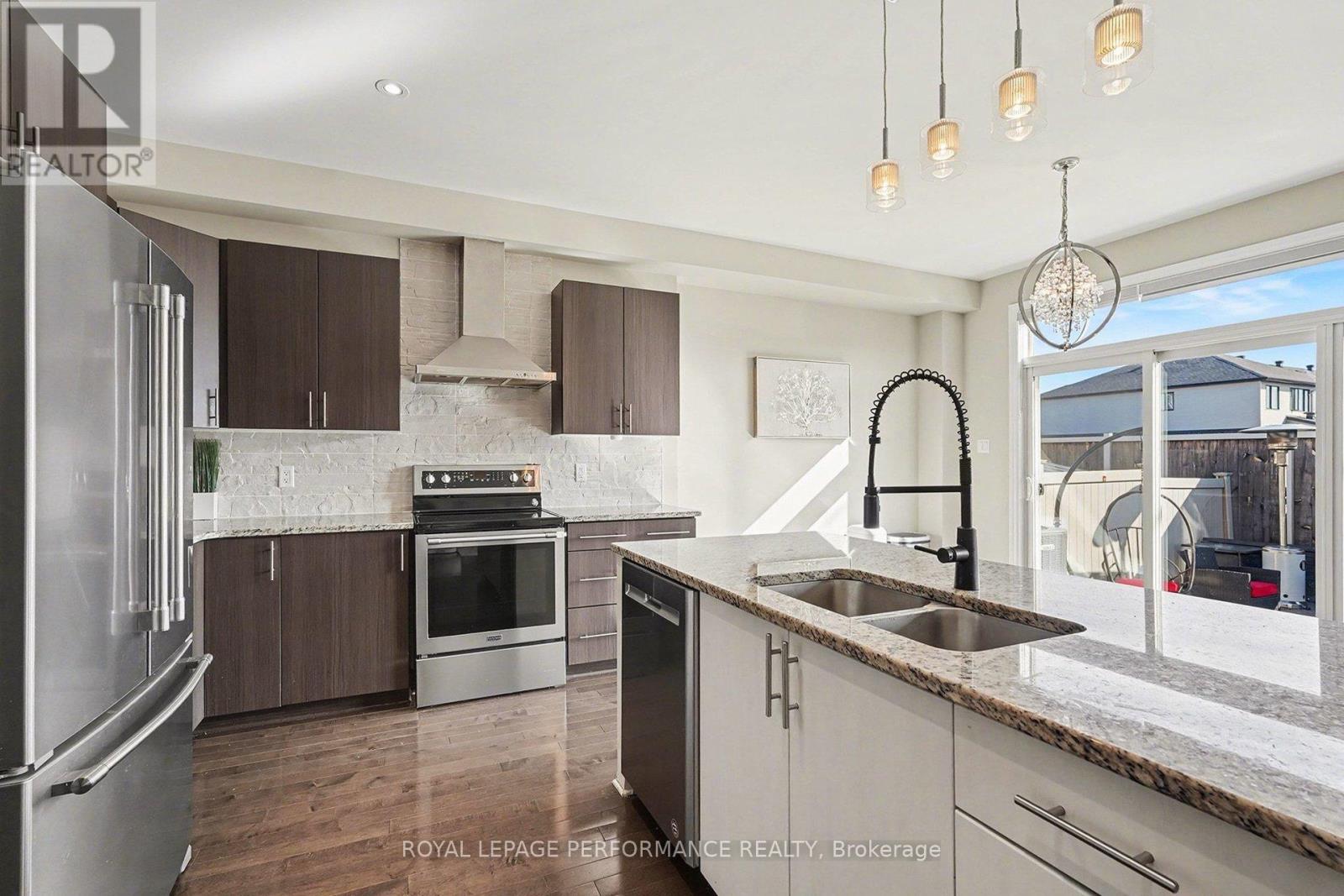 504 Yellow Birch Street Property Photo 10