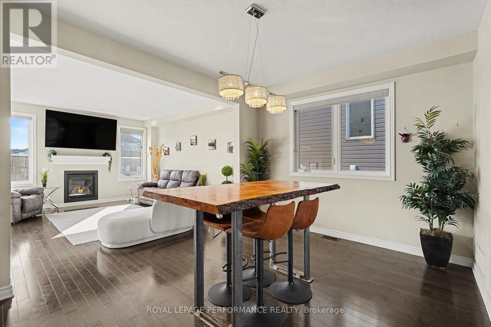 504 Yellow Birch Street Property Photo 12