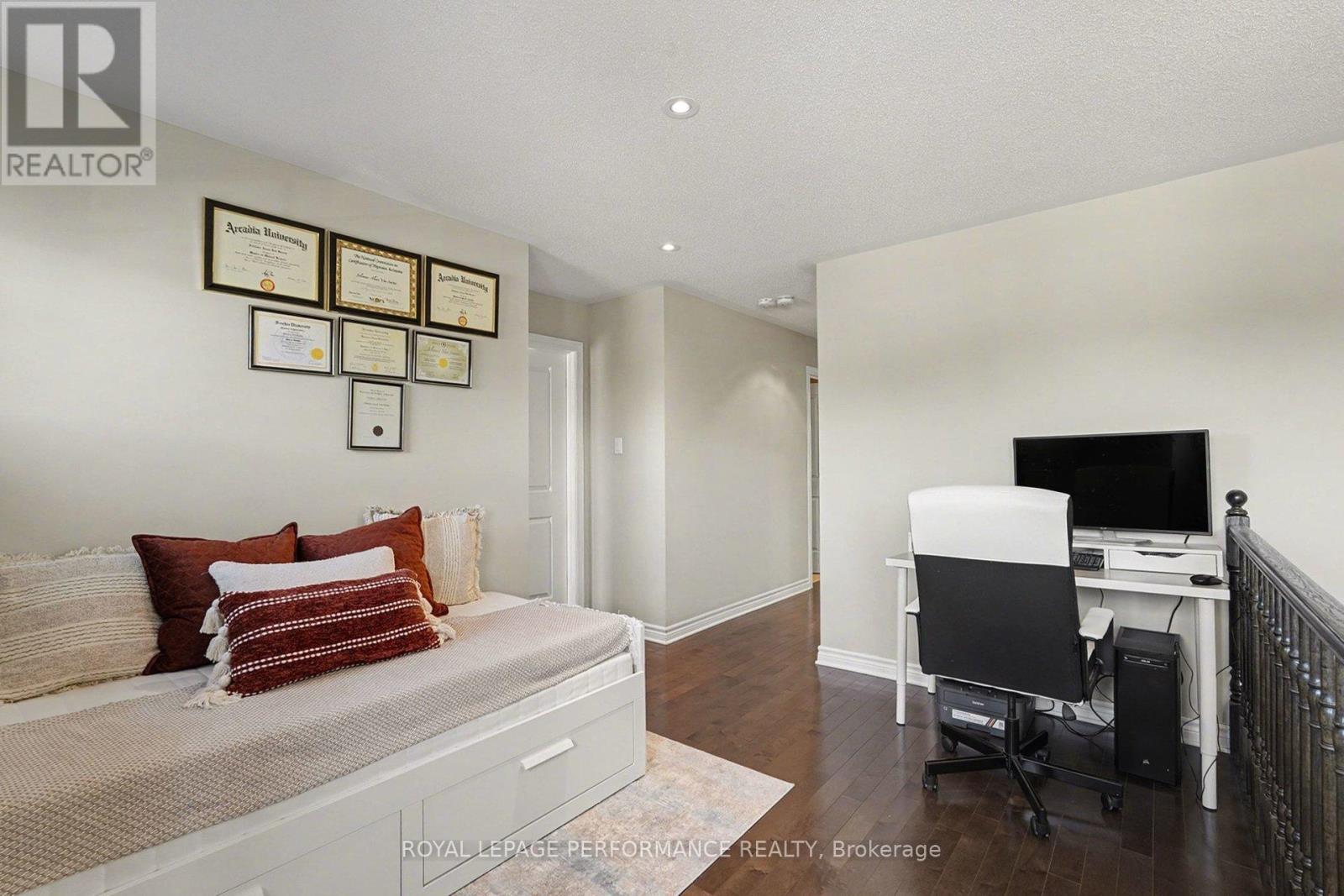 504 Yellow Birch Street Property Photo 17