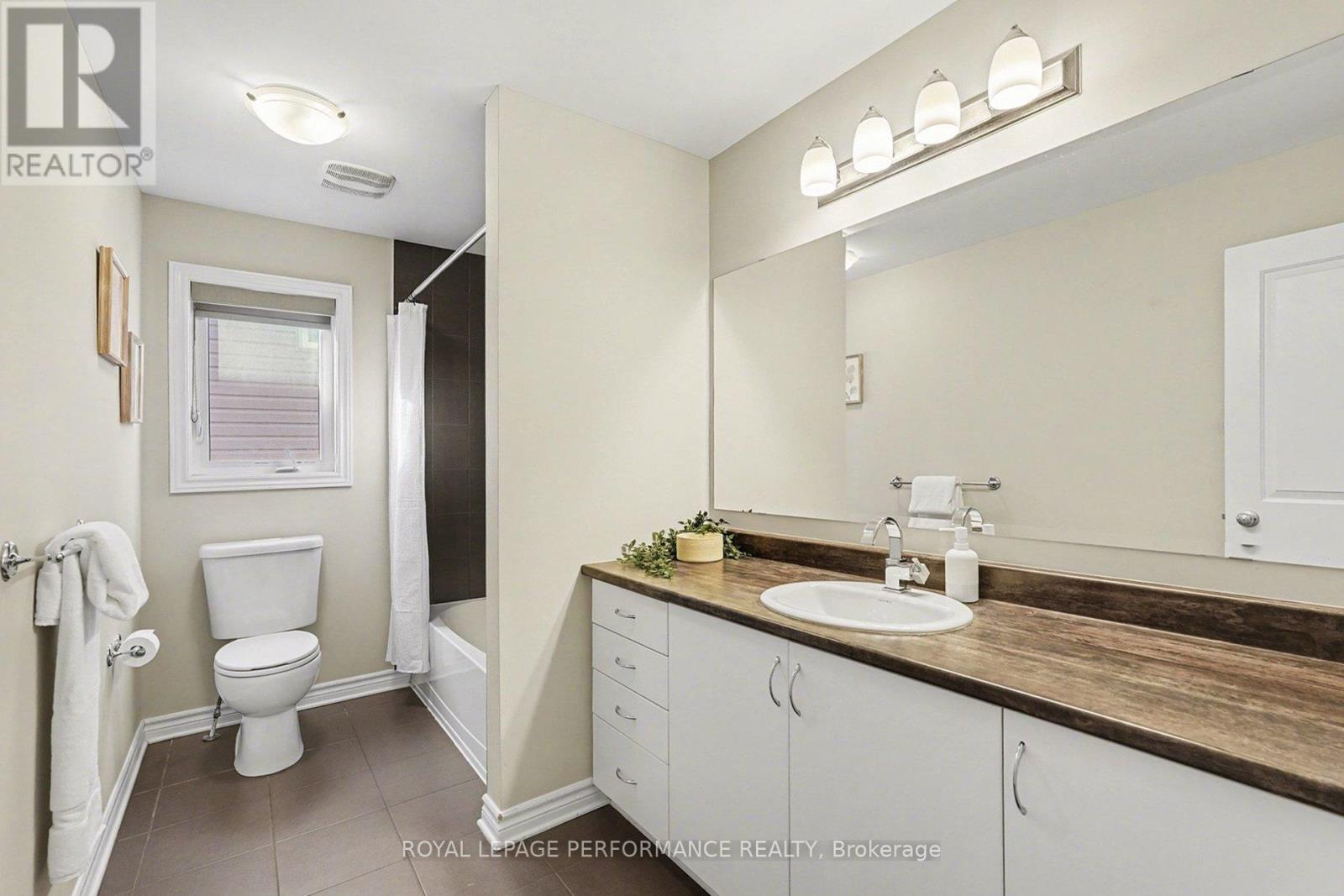 504 Yellow Birch Street Property Photo 26
