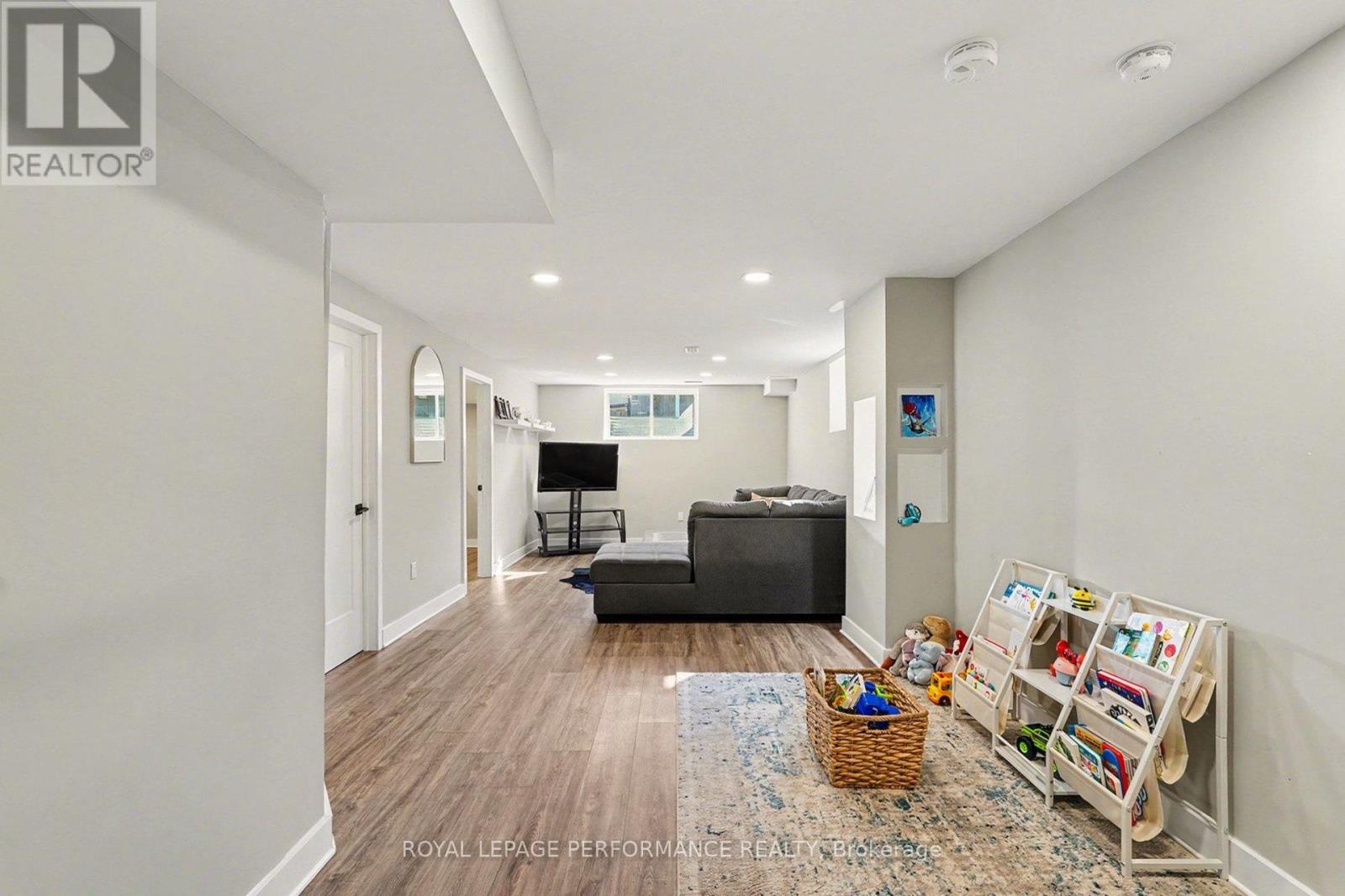 504 Yellow Birch Street Property Photo 27