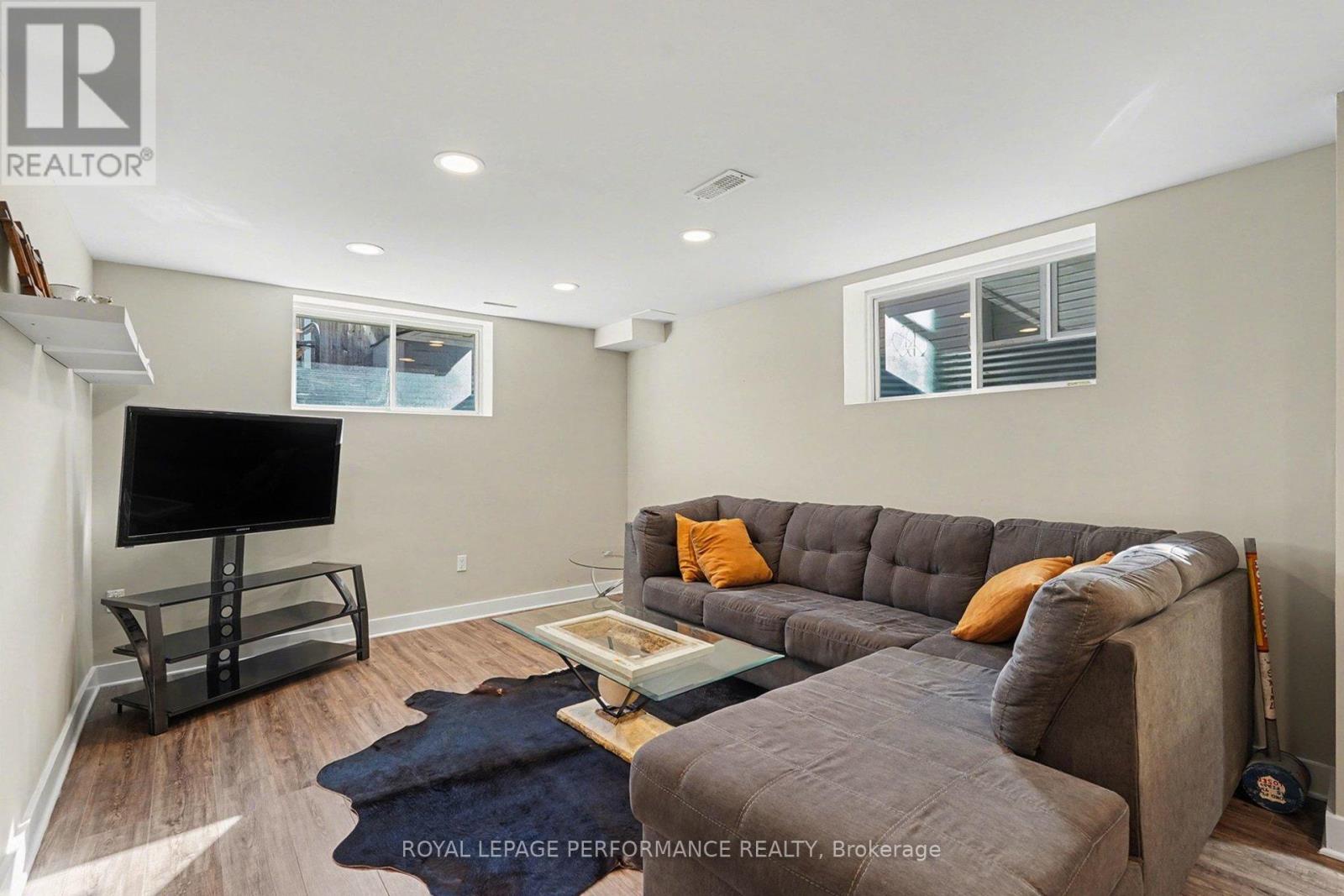 504 Yellow Birch Street Property Photo 28