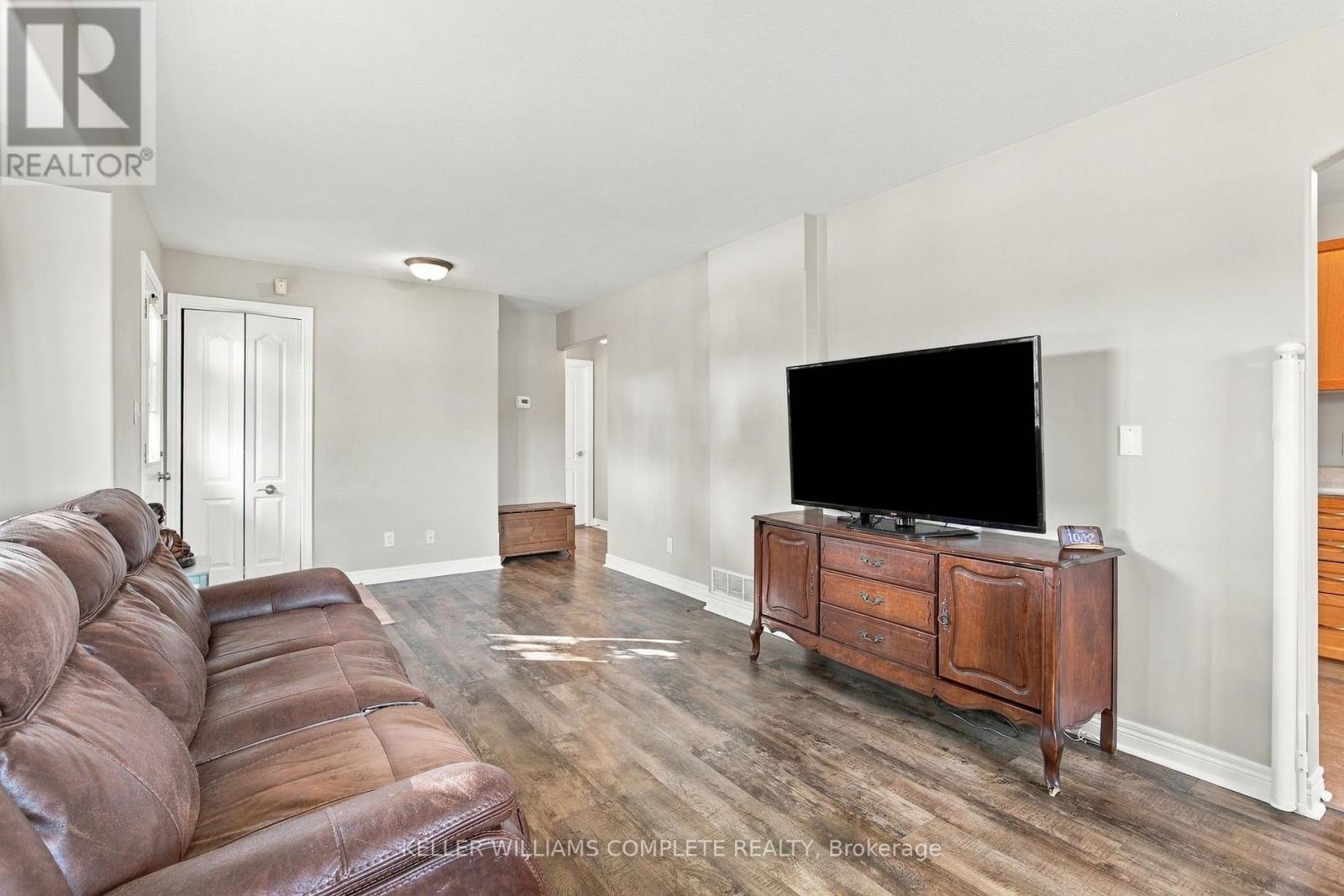 61 Prospect Point Road N Property Photo 9