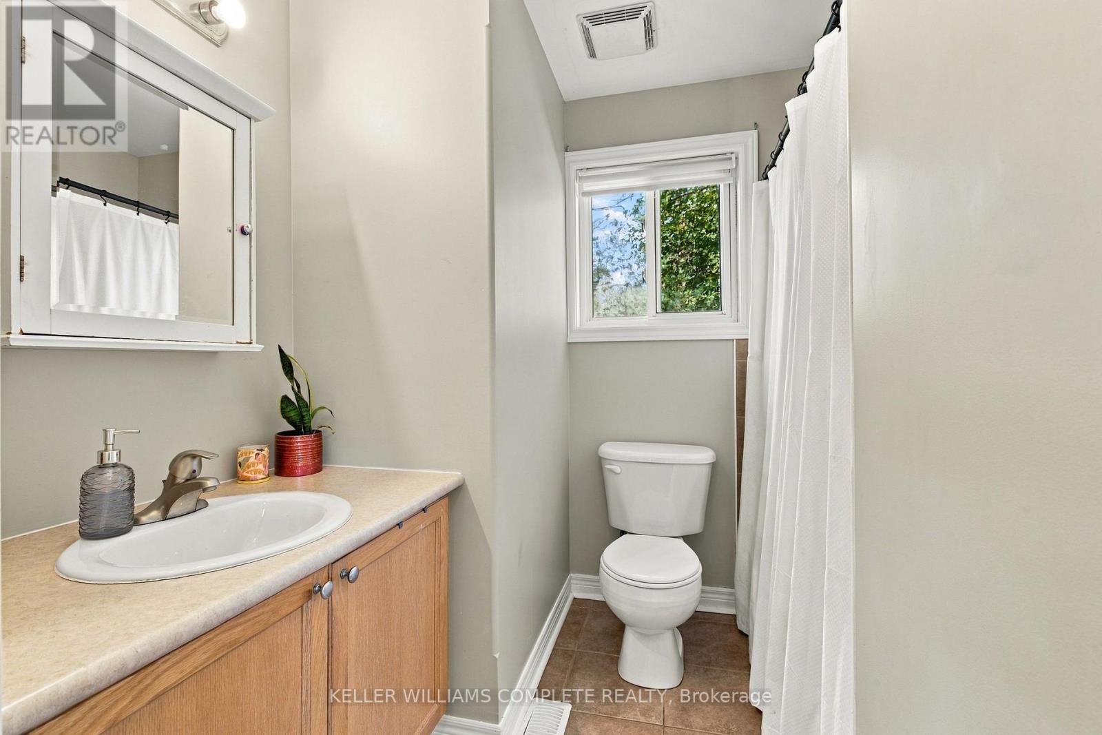 61 Prospect Point Road N Property Photo 18