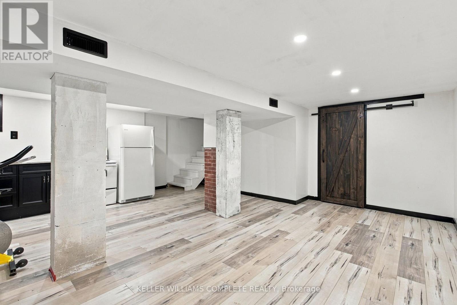61 Prospect Point Road N Property Photo 21