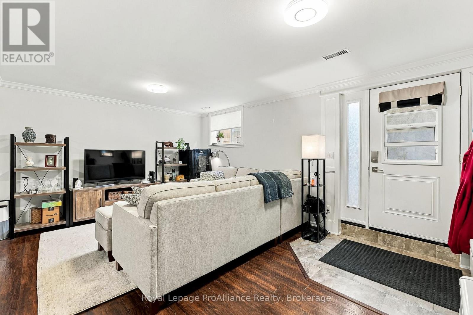 14 George Street Property Photo 33