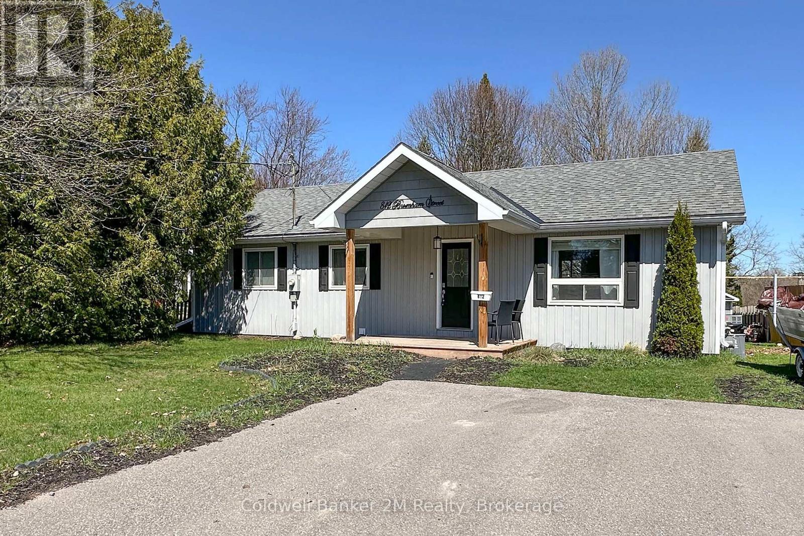 812 Burnham Street Property Photo 2