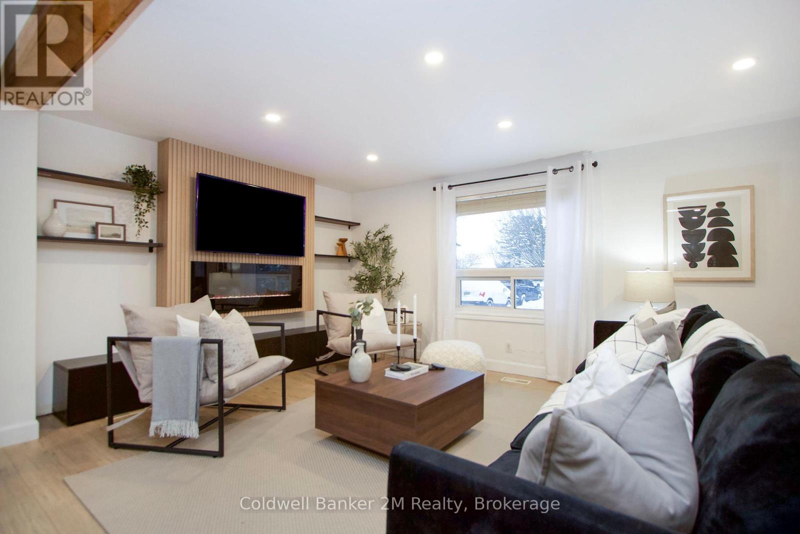 812 Burnham Street Property Photo 5