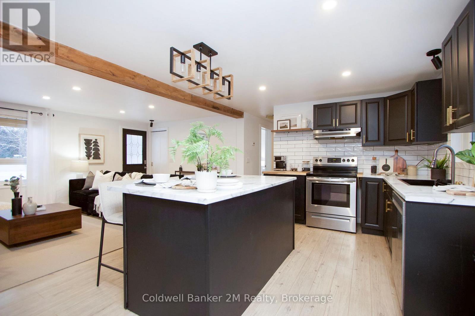 812 Burnham Street Property Photo 16