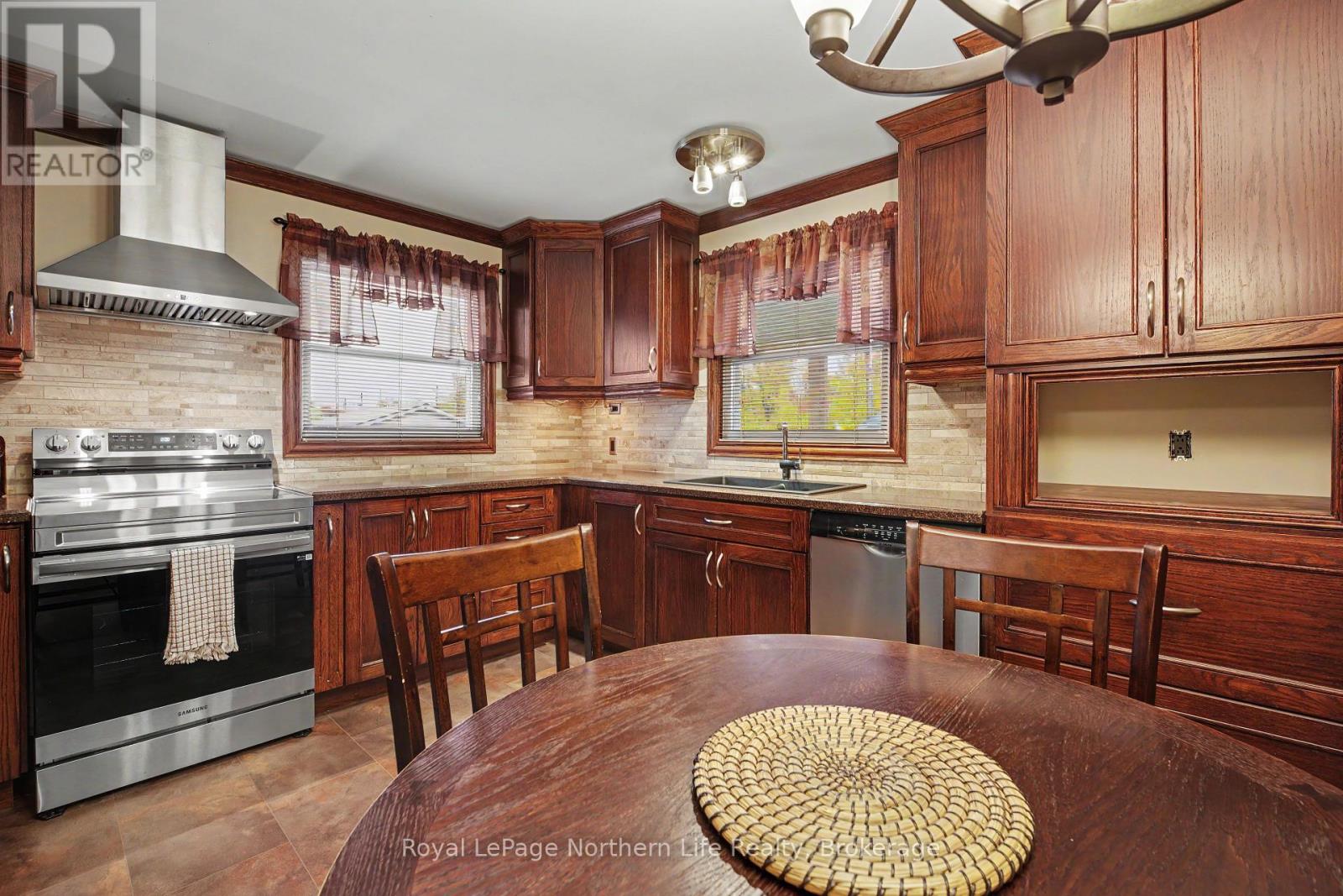 483 Aberdeen Avenue Property Photo 8