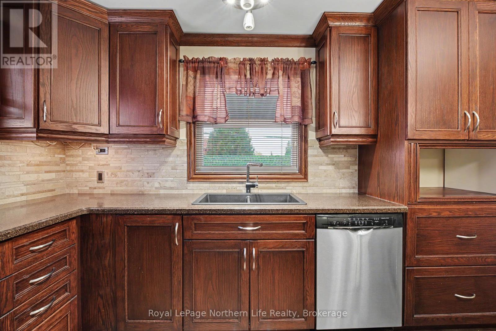483 Aberdeen Avenue Property Photo 9